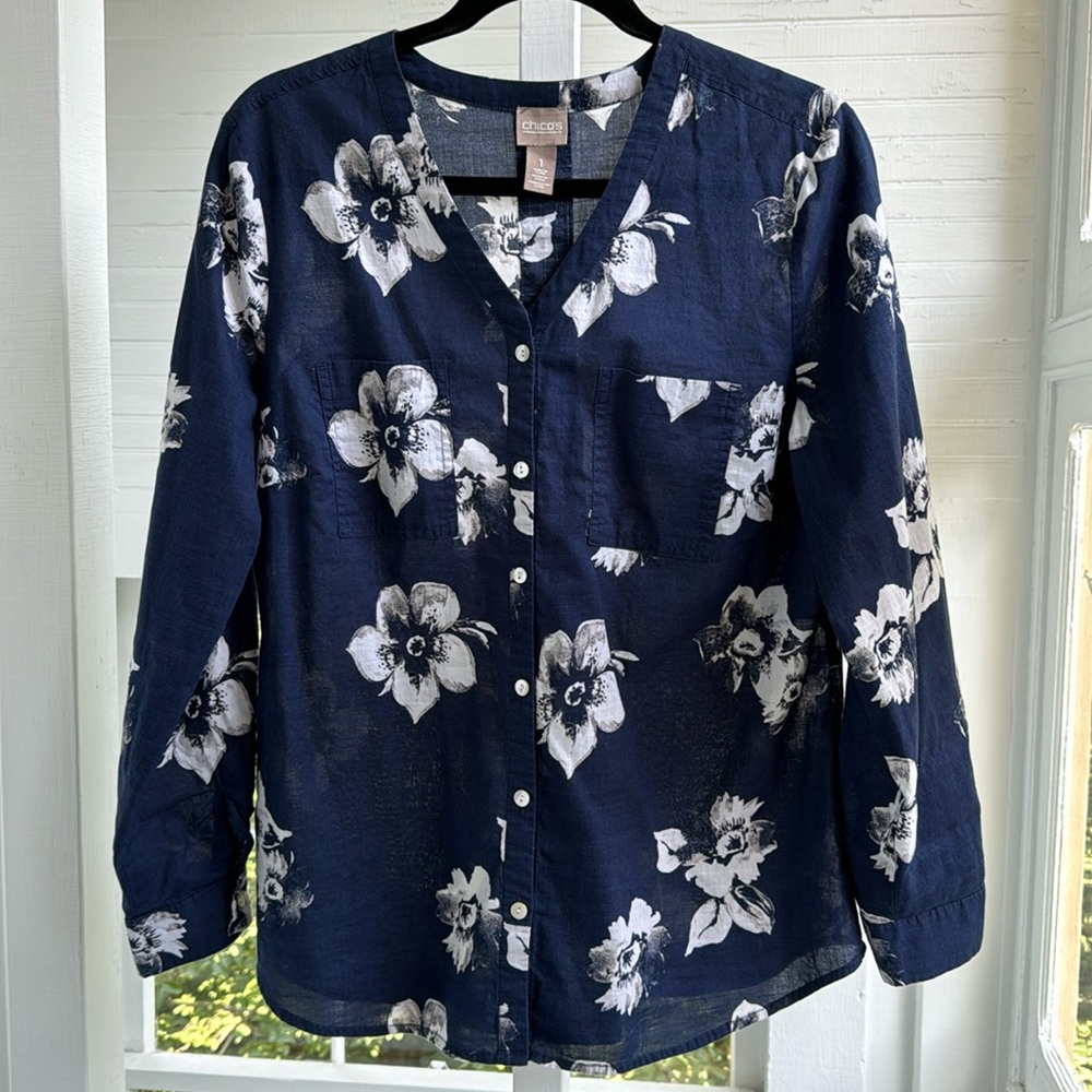 Chicos size 1 navy floral blouse with roll up sleeves, 100% cotton